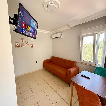 Konyaalti Plajina Yuerueme Mesafesinde Merkezi Konum Antalya